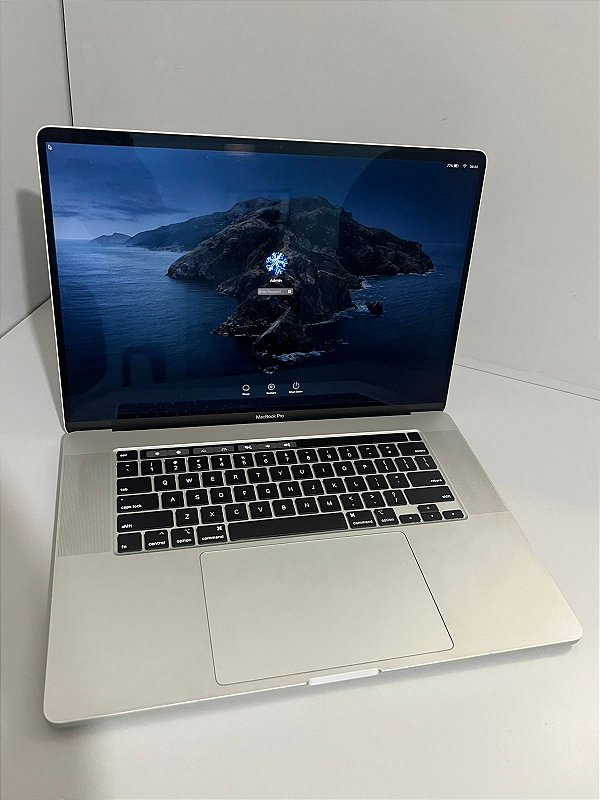 MacBook Pro A2141 - Ano 2019 - Processador i7 - 2.6 GHZ - Memória 16 GB - SSD 500 GB - Tela 16' Polegadas - 3X USB Tipo C - Touch Bar - Placa Gráfica 630 - 1536 MB