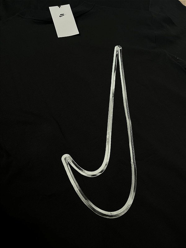 Vestindo nike SWOOSH