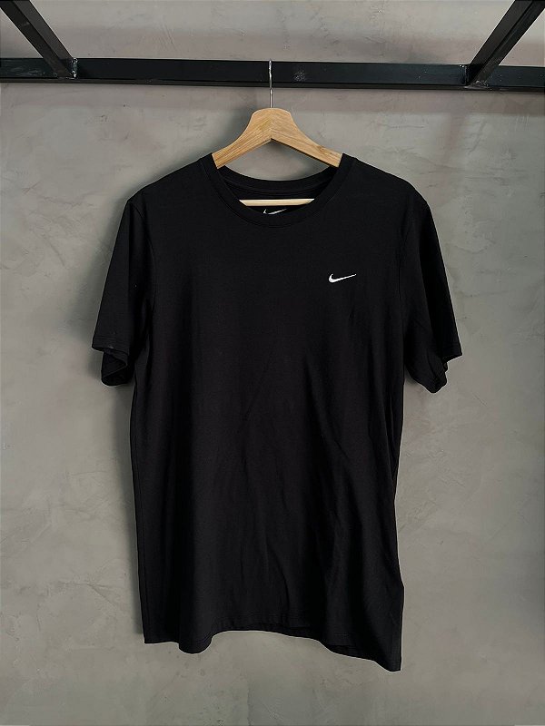 CAMISETA NKE MINI SWOOSH PRETA