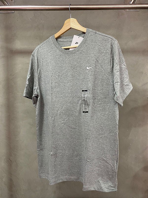 CAMISETA NIKE MINI SWOOSH (CINZA)