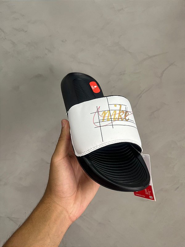 CHINELO NIKE SLIDE (BRANCO/PRETO)