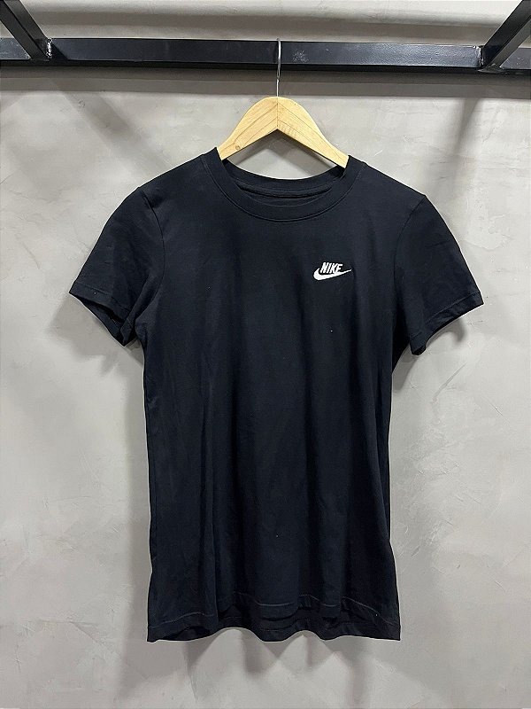 CAMISETA NIKE SPORTWEAR PRETA(FEMININA)