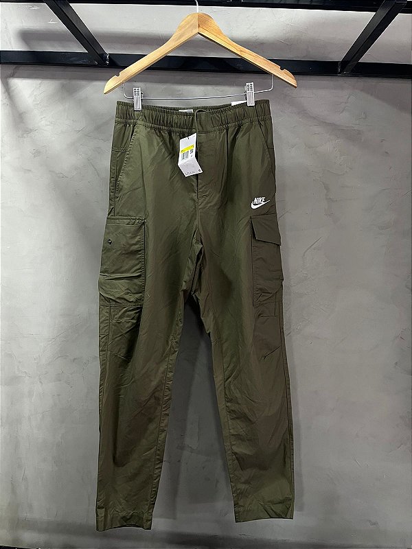 CALÇA NIKE SPORTWEAR CARGO VERDE MILITAR