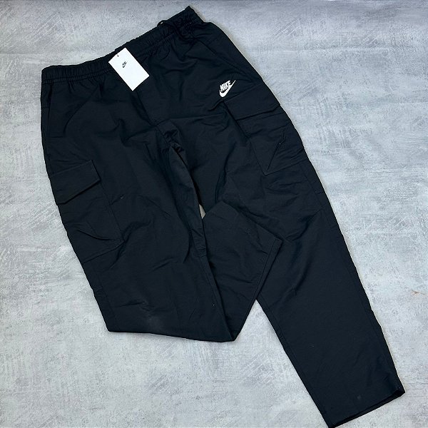 CALÇA NIKE SPORTWEAR CARGO  COM BOLSO (PRETA)
