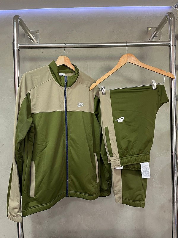 CONJUNTO NIKE TRACSUIT (VERDE/BEGE)