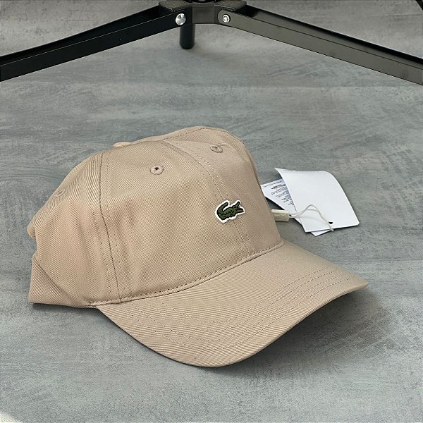 BONÉ LACOSTE MINI CROCO BEGE
