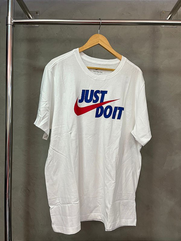 CAMISETA NIKE JUST DO IT (BRANCO/AZUL/VERMELHO)