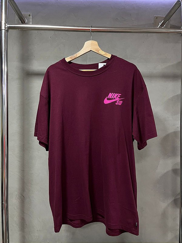 CAMISETA NIKE SB VINHO