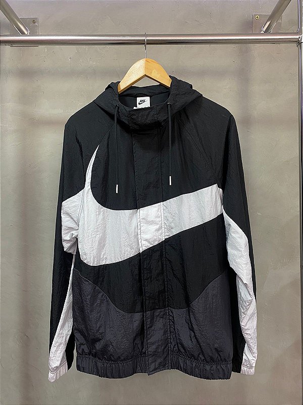 JAQUETA BIG SWOOSH PRETO/BRANCO