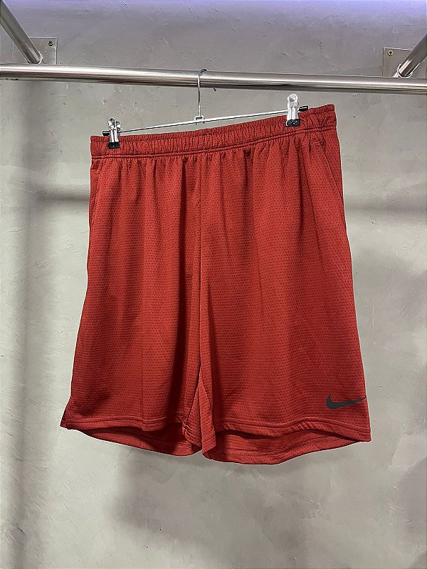 BERMUDA NIKE DRI-FIT ( VINHO)