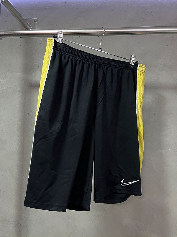 BERMUDA NIKE DRI-FIT ( PRETO/DOURADO)