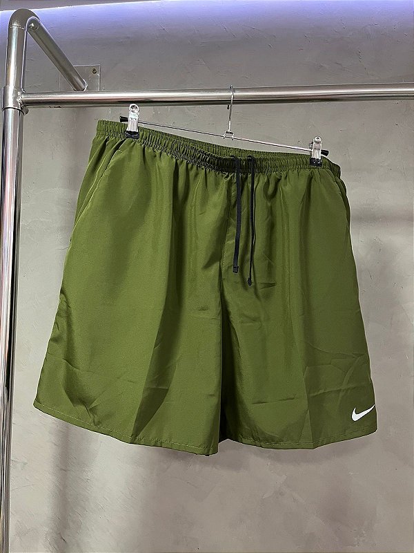 BERMUDA NIKE TACTEL( VERDE MUSGO)