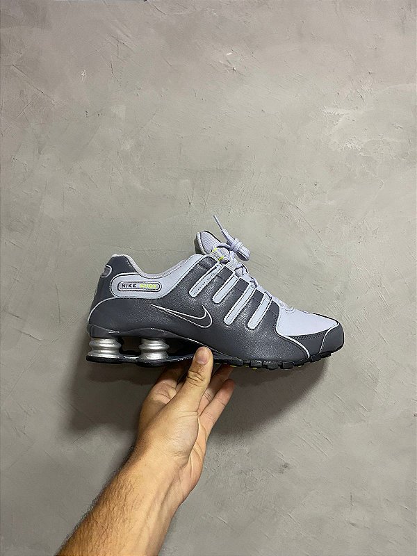 TENIS NIKE SHOX NZ CINZA/VERDE