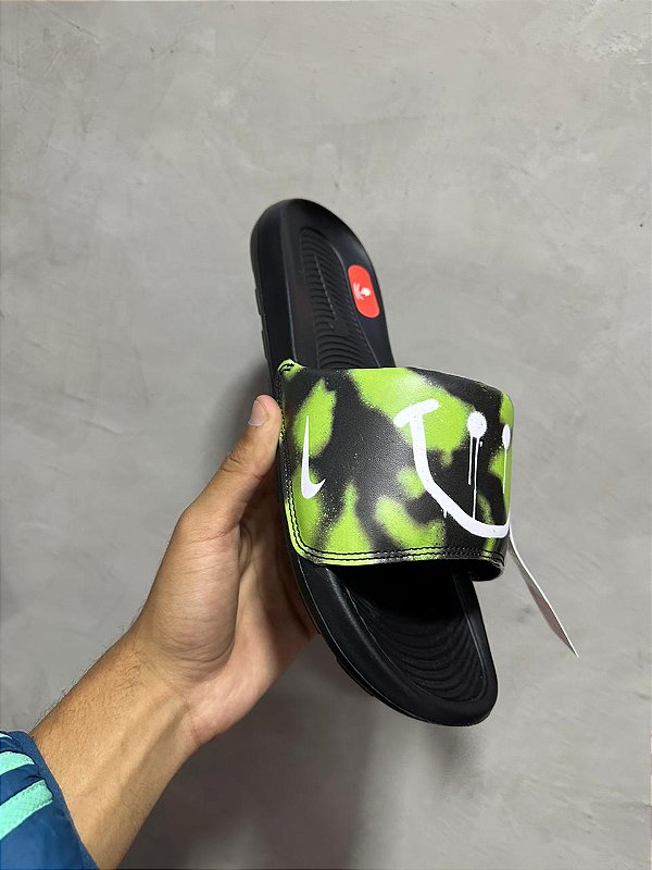 CHINELO SLIDE NIKE SORRISO