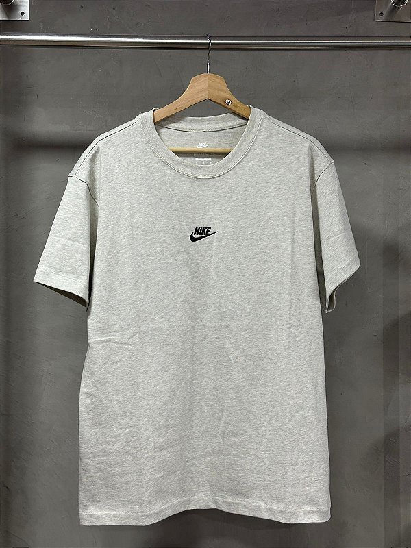 CAMISETA NIKE NSW PREMIUM (CINZA)