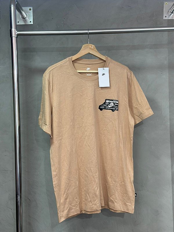 Camiseta Nike Sportwear caracol marrom