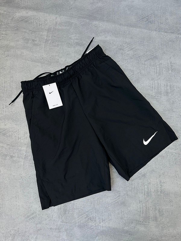 SHORT NIKE TACTEL PRETO STANDARD FIT