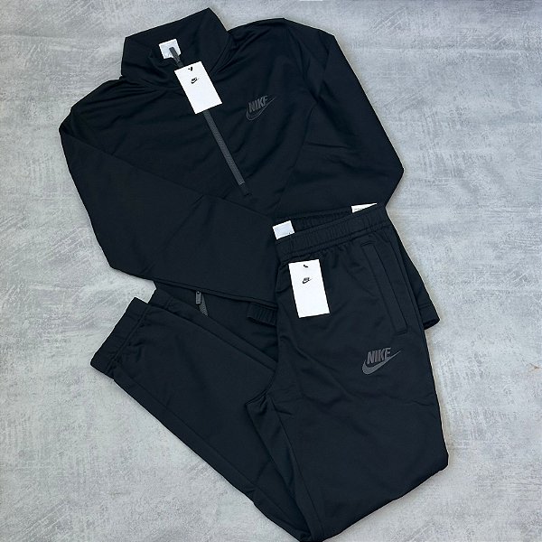 AGASALHO NIKE SPORTWEAR ESSENTIAS (PRETO)