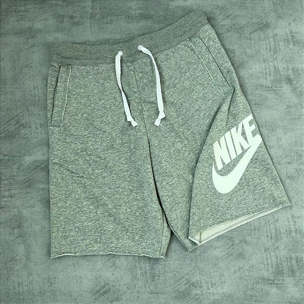 BERMUDA MOLETOM NIKE ICON (CINZA)
