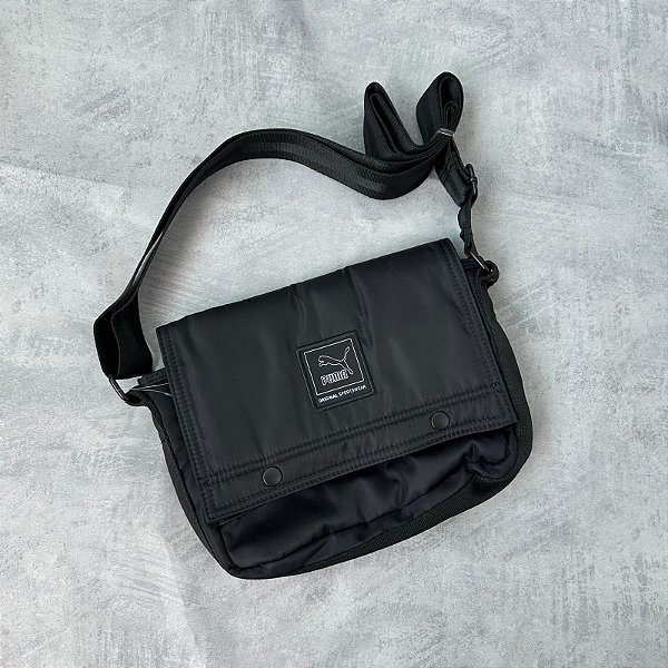 Classics LV8 Woven Messenger Bag