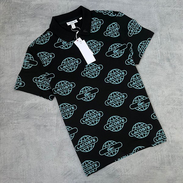 POLO LACOSTE MOVEMENT ESTAMPA DE GLOBO(PRETO/AZUL)