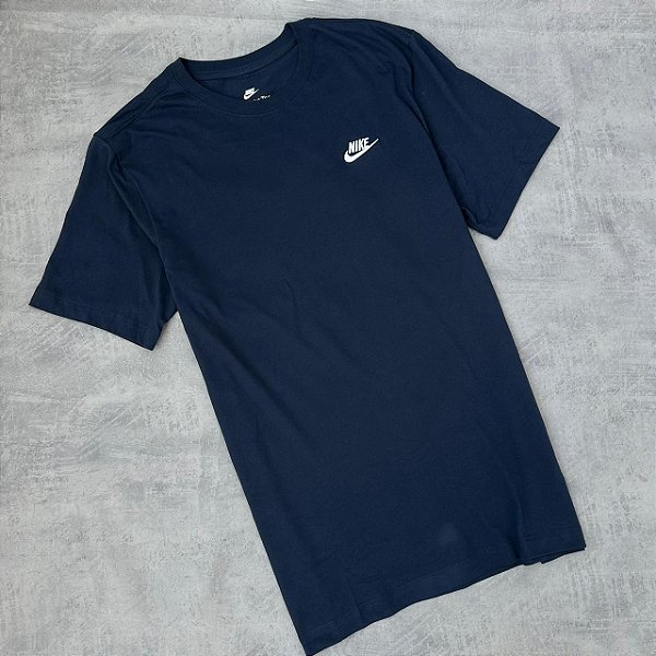 CAMISETA NIKE SPORTWEAR (AZUL MARINHO)