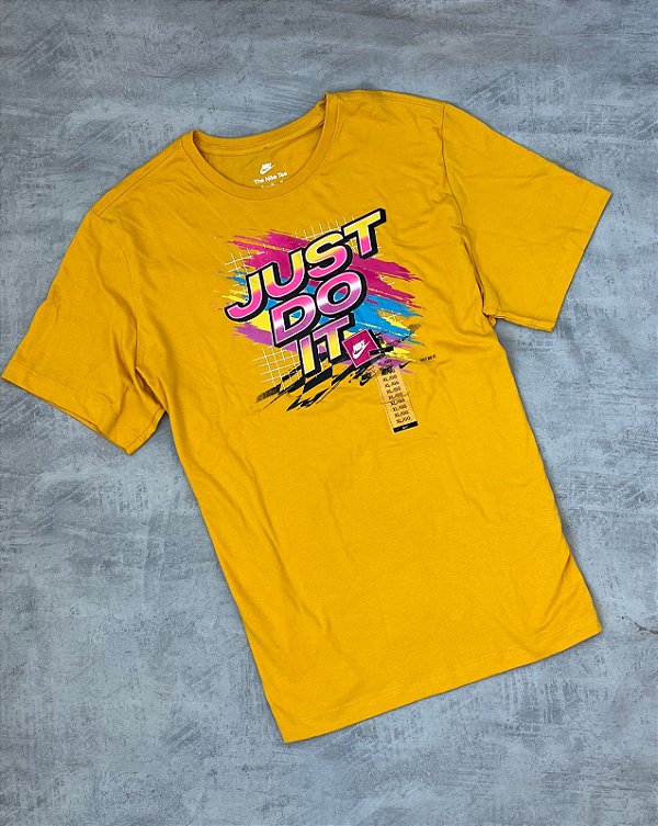CAMISETA SPLASH JUST DO IT (MOSTARDA)