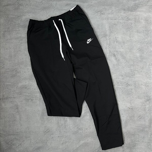 Calça Nike Club Woven Taper Masculina