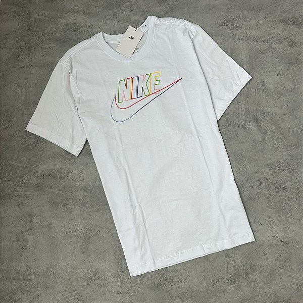 CAMISETA NIKE SPORTWEAR COLOR BRANCA
