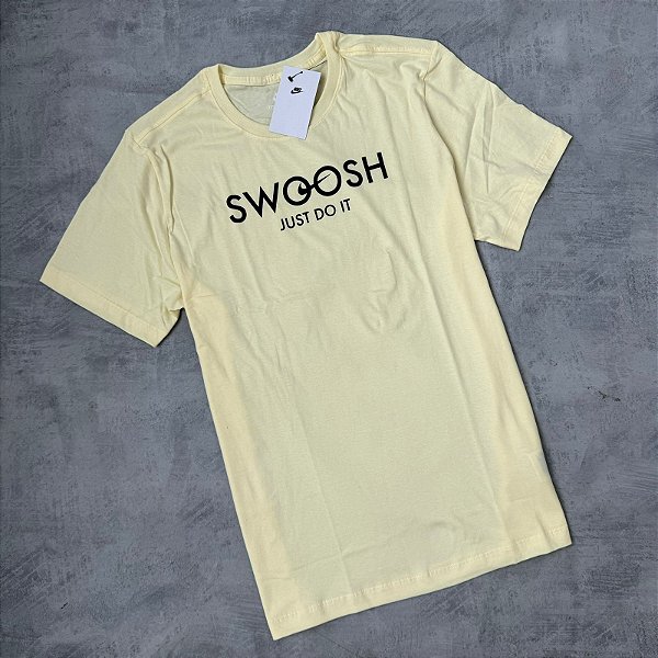CAMISETA NIKE SWOOSH (JUST DO IT) AMARELA