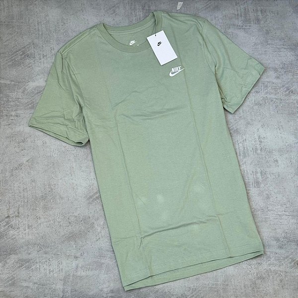 CAMISETA NIKE SPORTWEAR VERDE OLIVA