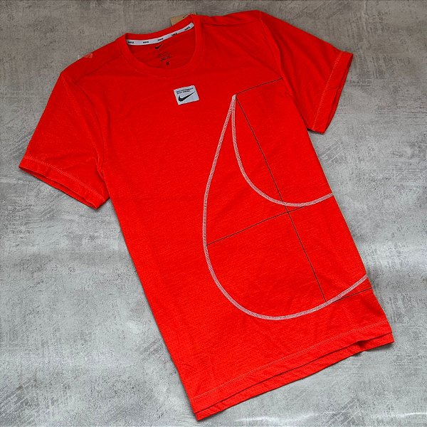 Camiseta Nike Swoosh Apparel Laranja - DQ6626-633