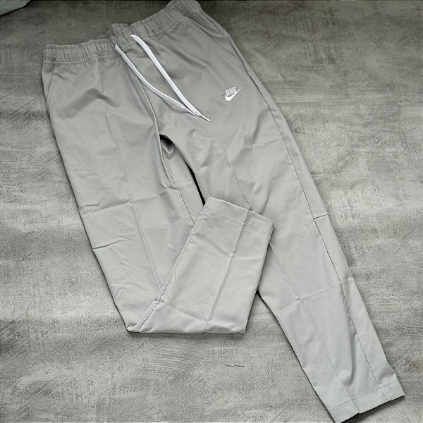 Calça Nike Club Woven Taper Masculina Cinza