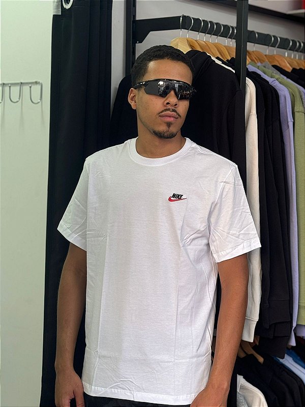 Camiseta Nike Sportwear Branca-AR4997-100