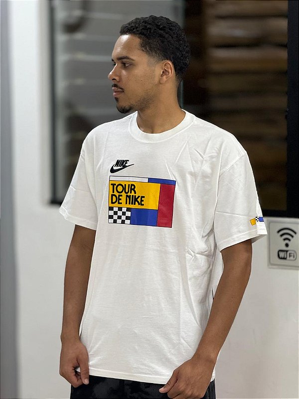 Camiseta Nike Sportswear "Tour de Nike" Masculina - Nike