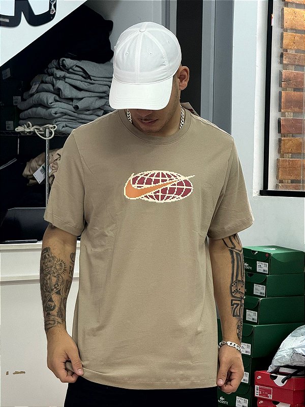 Camiseta Nike Tee 3D World Game Bege
