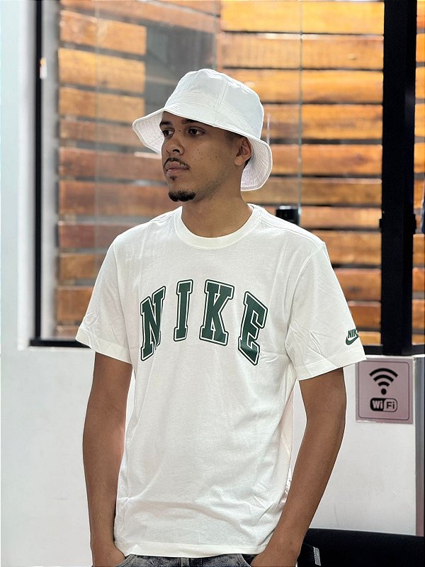 Camiseta Nike Sportswear Club - FZ7987-133