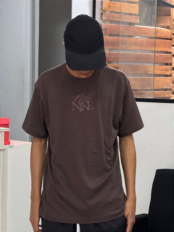 Camiseta Nike Sportswear Monogram- Marrom