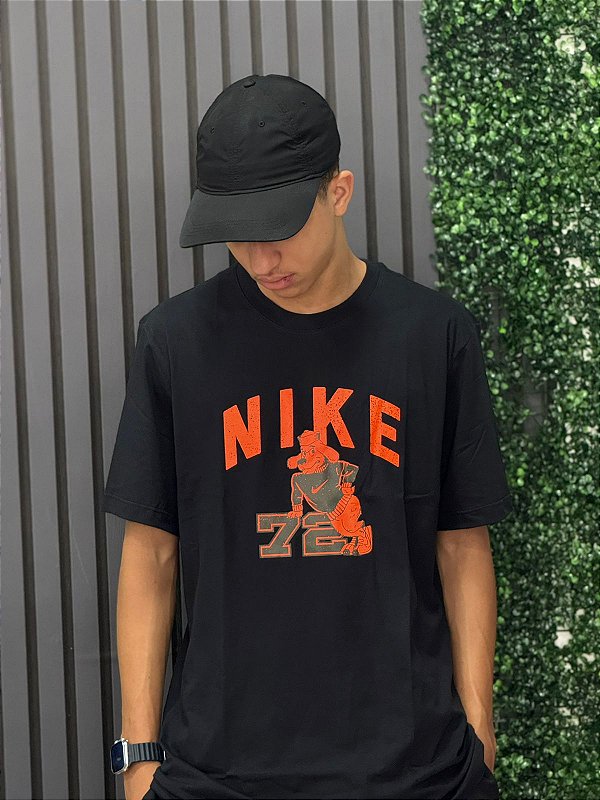Camiseta Nike Fitness Masculina - Preto + Laranja