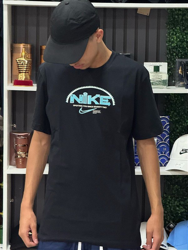 Camiseta Nike Sportwear “Mercanica”