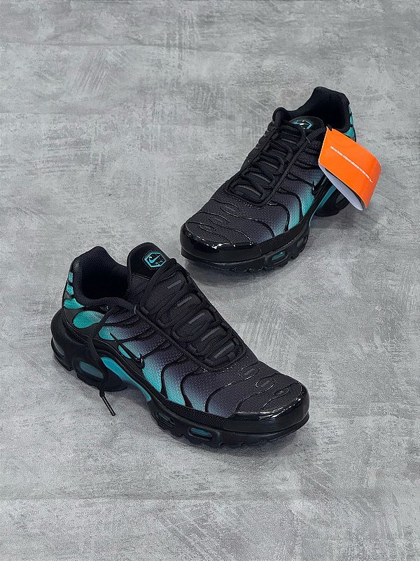 Tenis Air Max Plus Black/Aurora Green