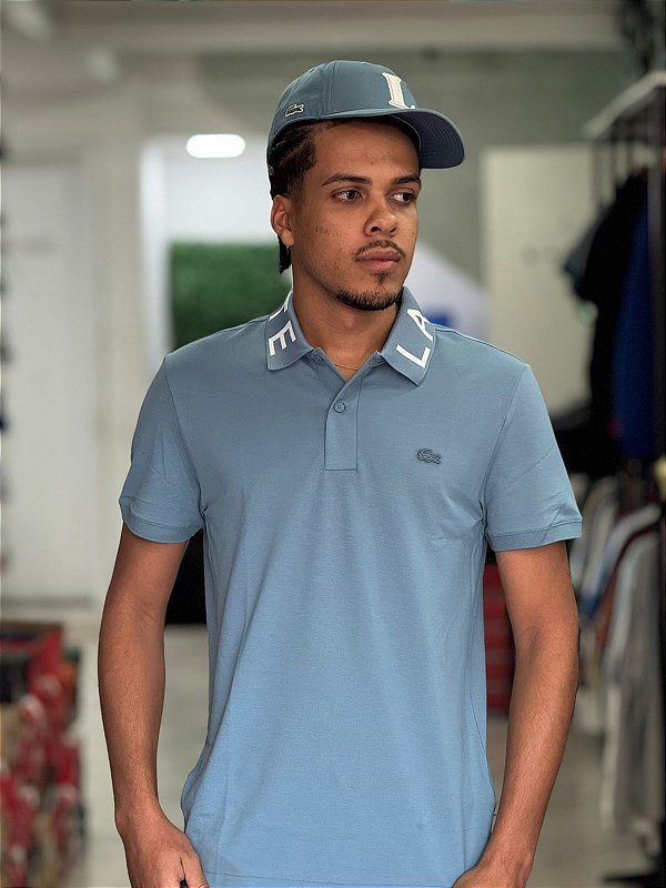 POLO LACOSTE GOLA ASSINALADA- AZUL CIANO