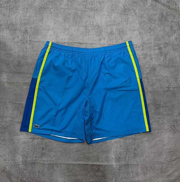 Bermuda lacoste sport azul com linha verde
