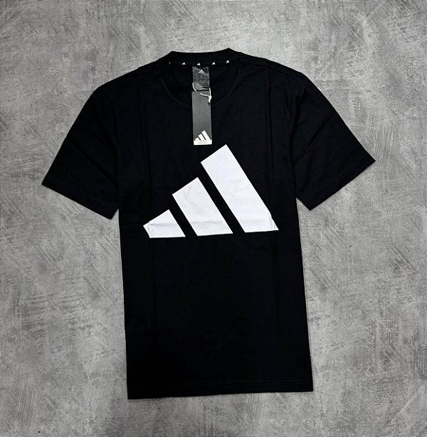 Camiseta Essentials Big Logo- Preta