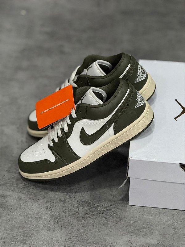 Tenis Air Jordan 1 Low - Branco+ verde musgo