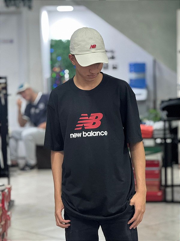 CAMISETA NEW BALANCE BIG LOGO- PRETA