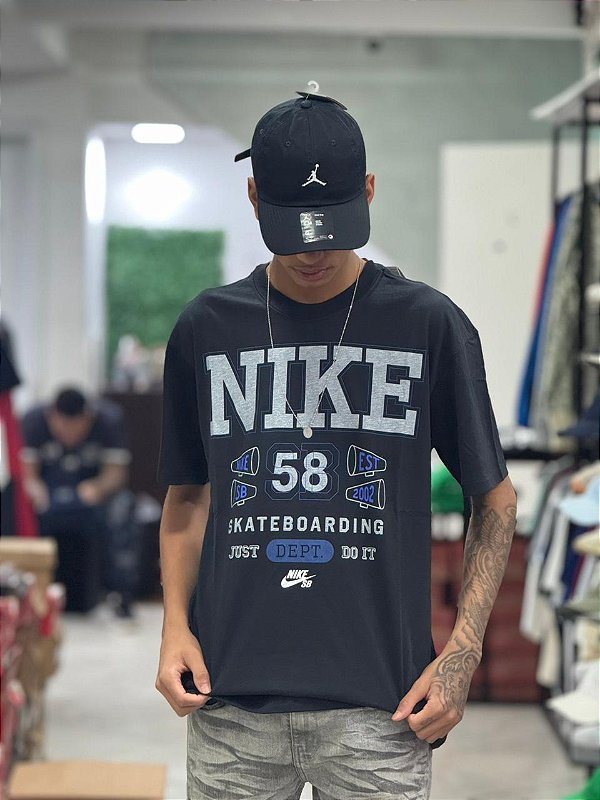 Camiseta Nike SB Athletics Preta