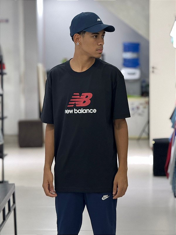 Camiseta New Balance logo-Preto
