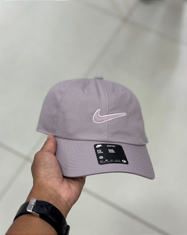 Bone Nike Club Swoosh- Roxo