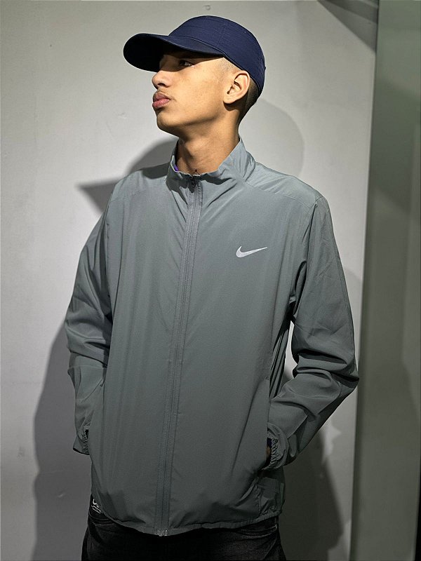 JAQUETA NIKE DRI FIT EPIC